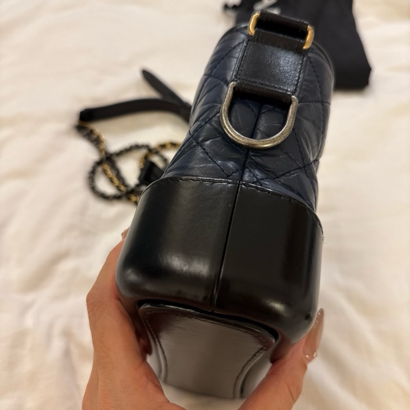 Chanel 藍拼黑流浪包小號-13