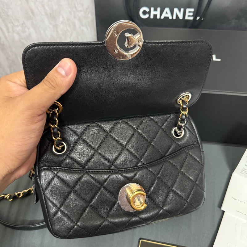 Chanel 黑色小羊皮鏈條相機包-6