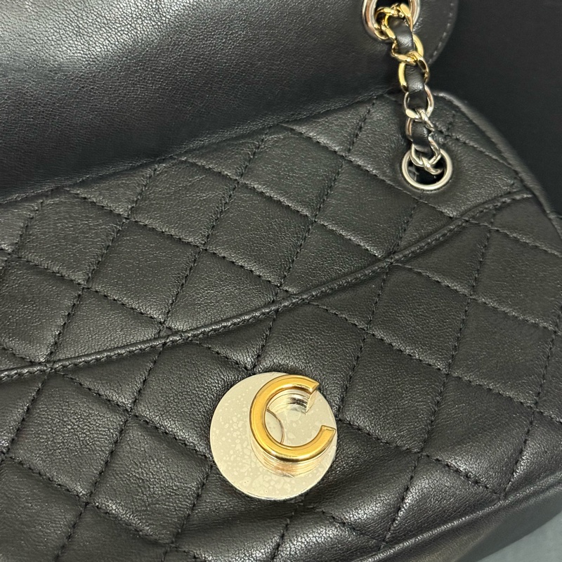 Chanel 黑色小羊皮鏈條相機包-7