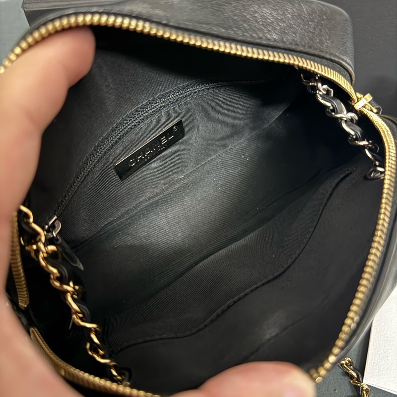 Chanel 黑色小羊皮鏈條相機包-9
