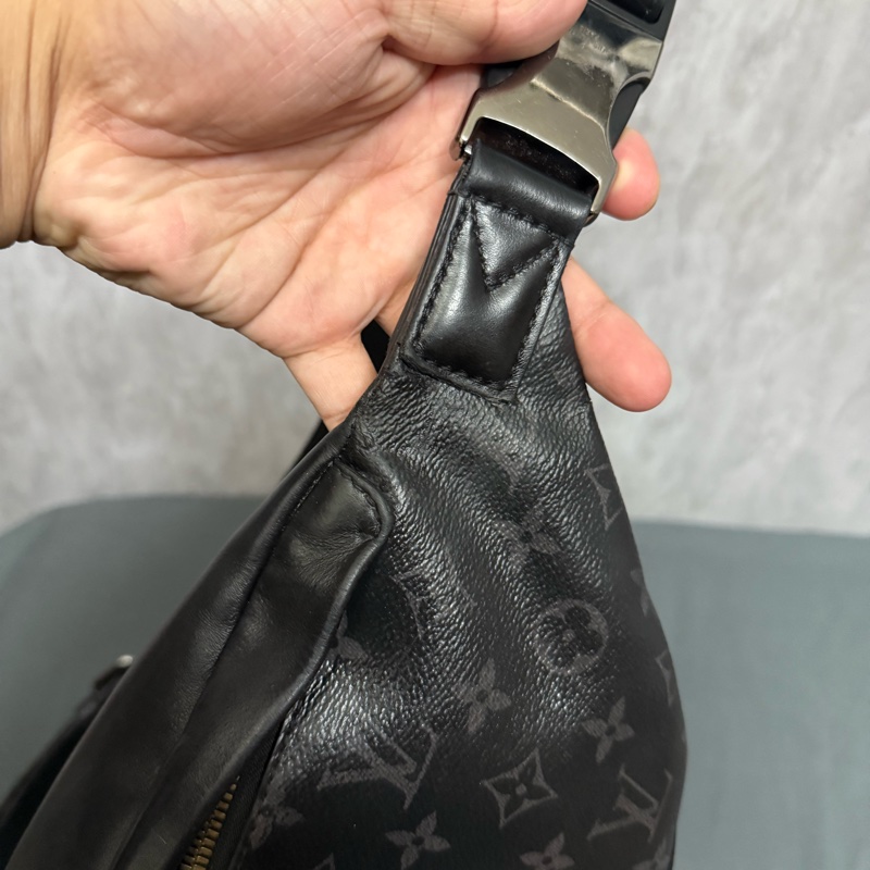 Lv 黑花腰包-1