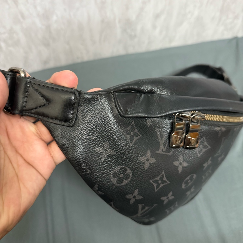 Lv 黑花腰包-2