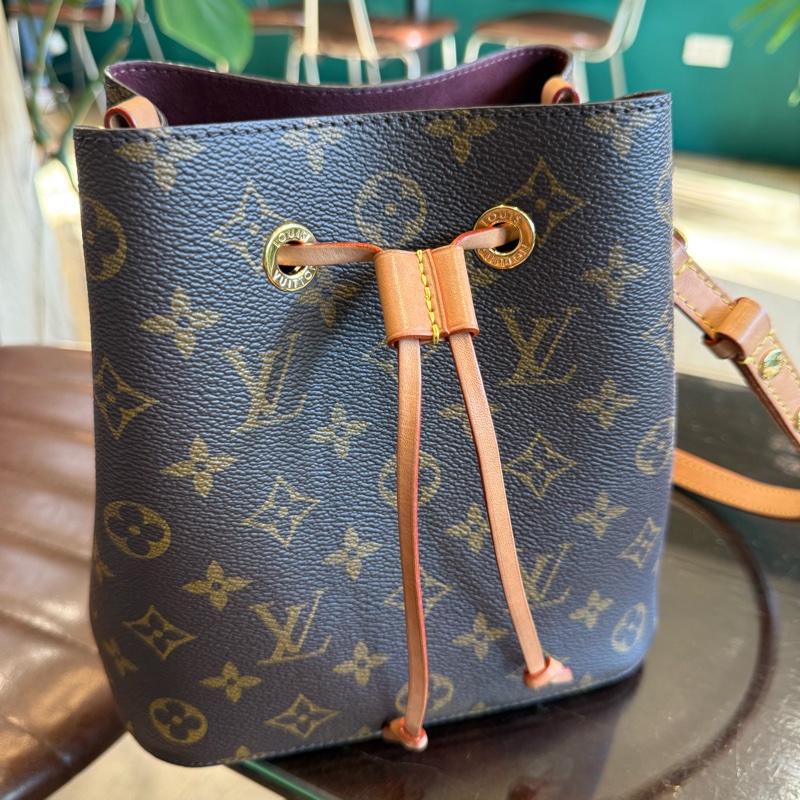 Louis Vuitton 路易威登 M46581 手提斜背兩用水桶包(棕色)-0