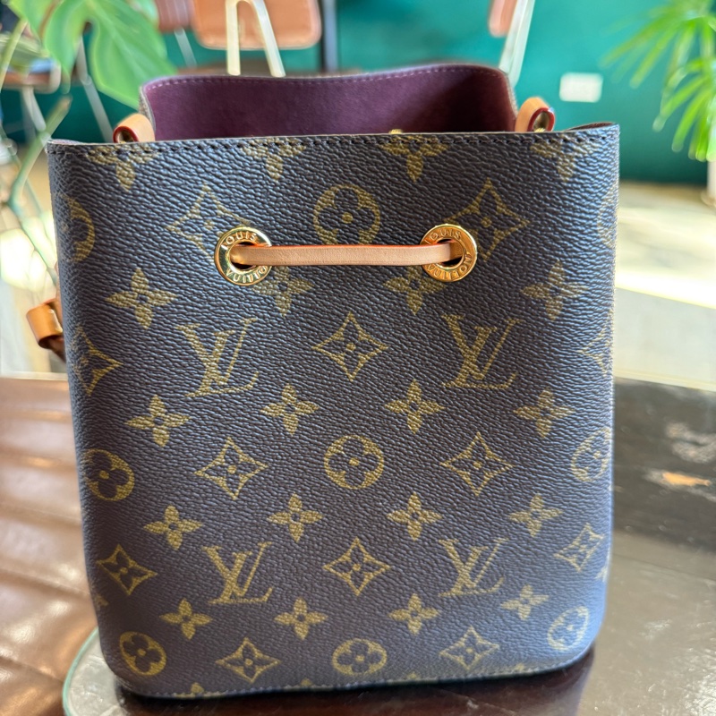 Louis Vuitton 路易威登 M46581 手提斜背兩用水桶包(棕色)-6