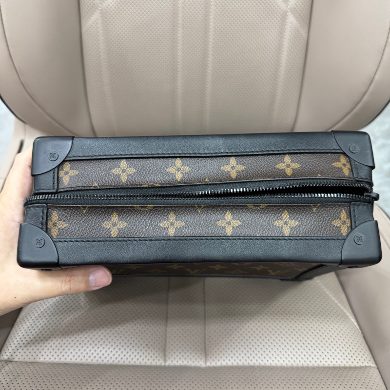 Lv 路易威登 Soft trunk 棕色老花黑边男士软盒子单肩斜挎包-1