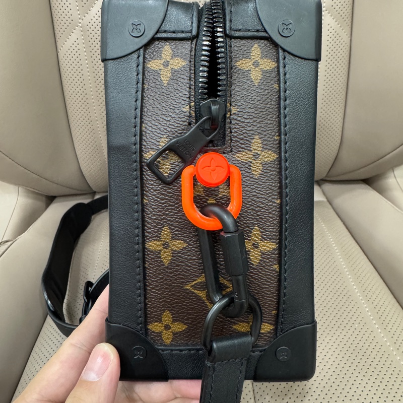 Lv 路易威登 Soft trunk 棕色老花黑边男士软盒子单肩斜挎包-3