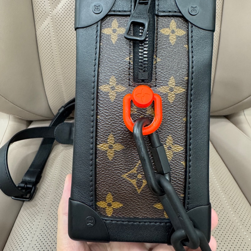 Lv 路易威登 Soft trunk 棕色老花黑边男士软盒子单肩斜挎包-4