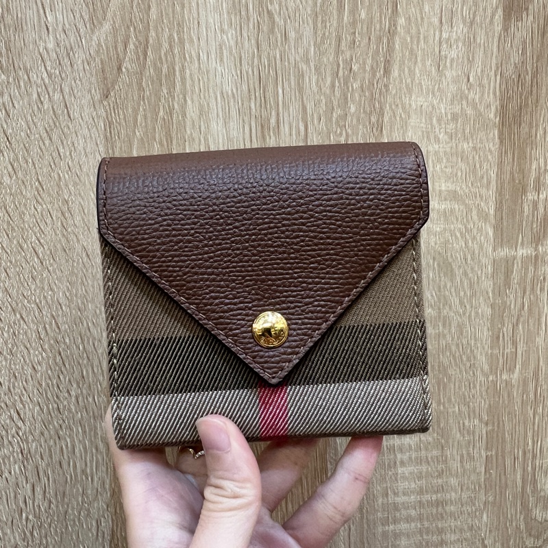 Burberry 經典格紋咖牛皮金釦三折短夾-0