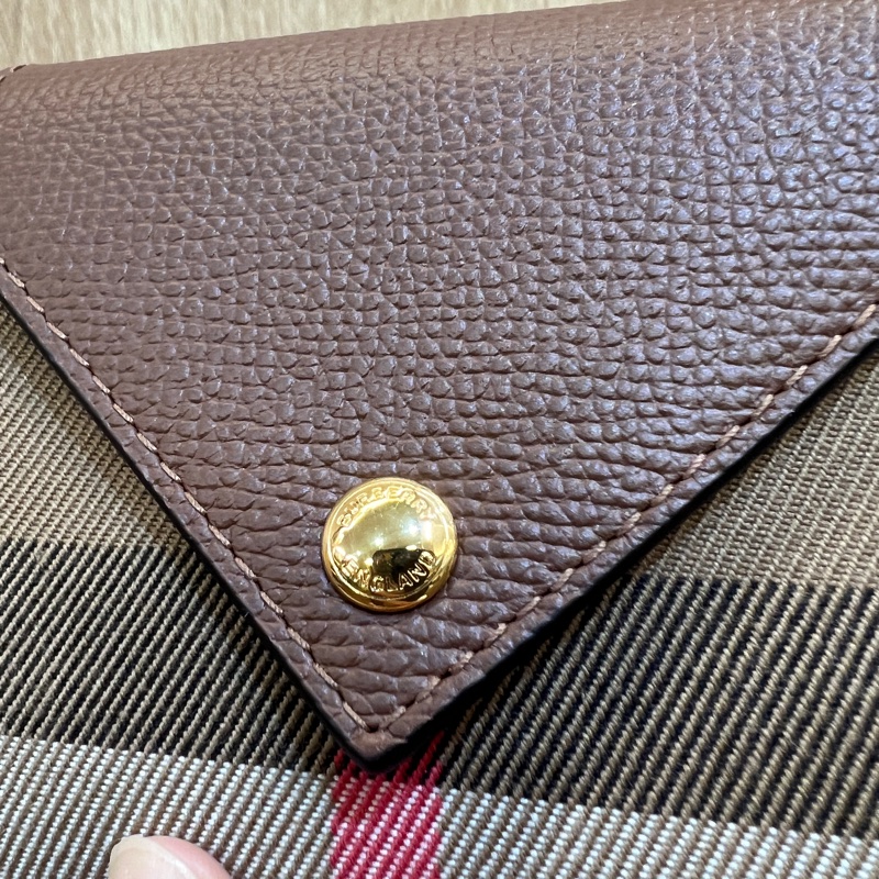 Burberry 經典格紋咖牛皮金釦三折短夾-1