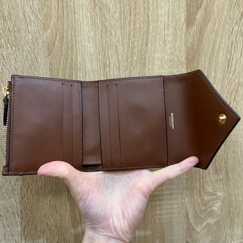 Burberry 經典格紋咖牛皮金釦三折短夾-6