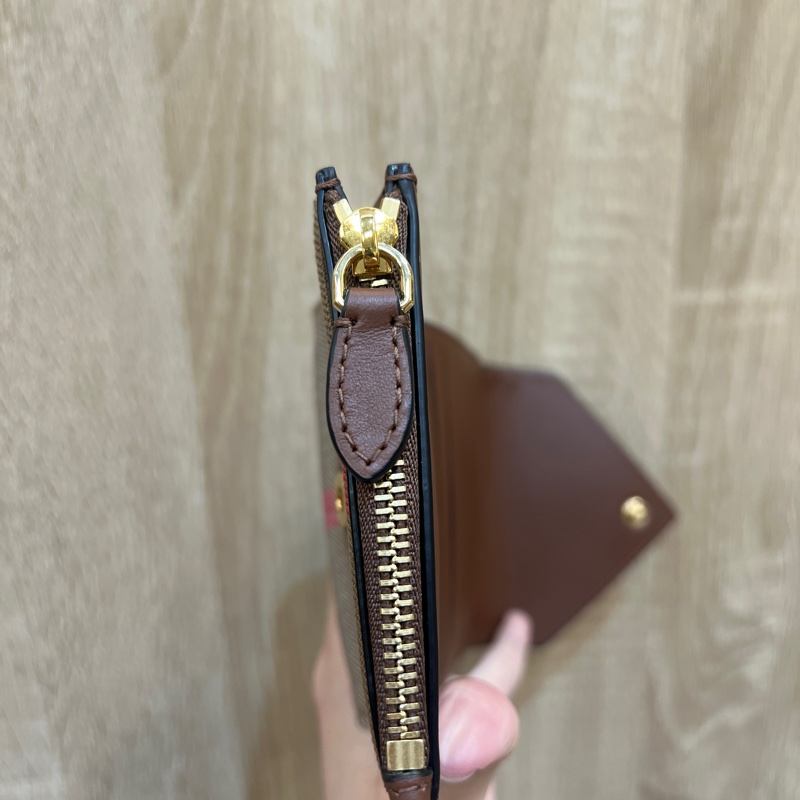 Burberry 經典格紋咖牛皮金釦三折短夾-7