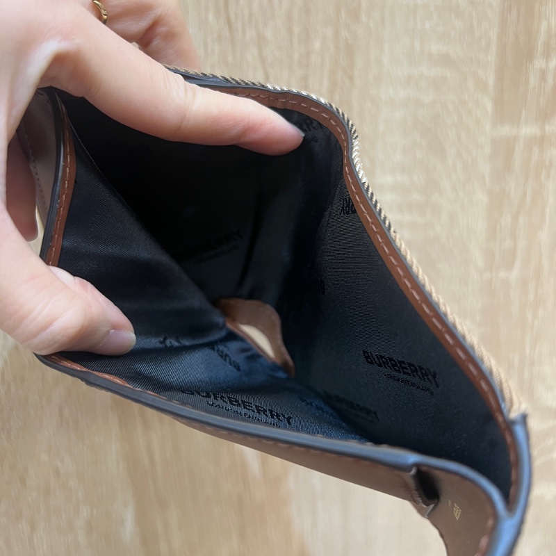 Burberry 經典格紋咖牛皮金釦三折短夾-8