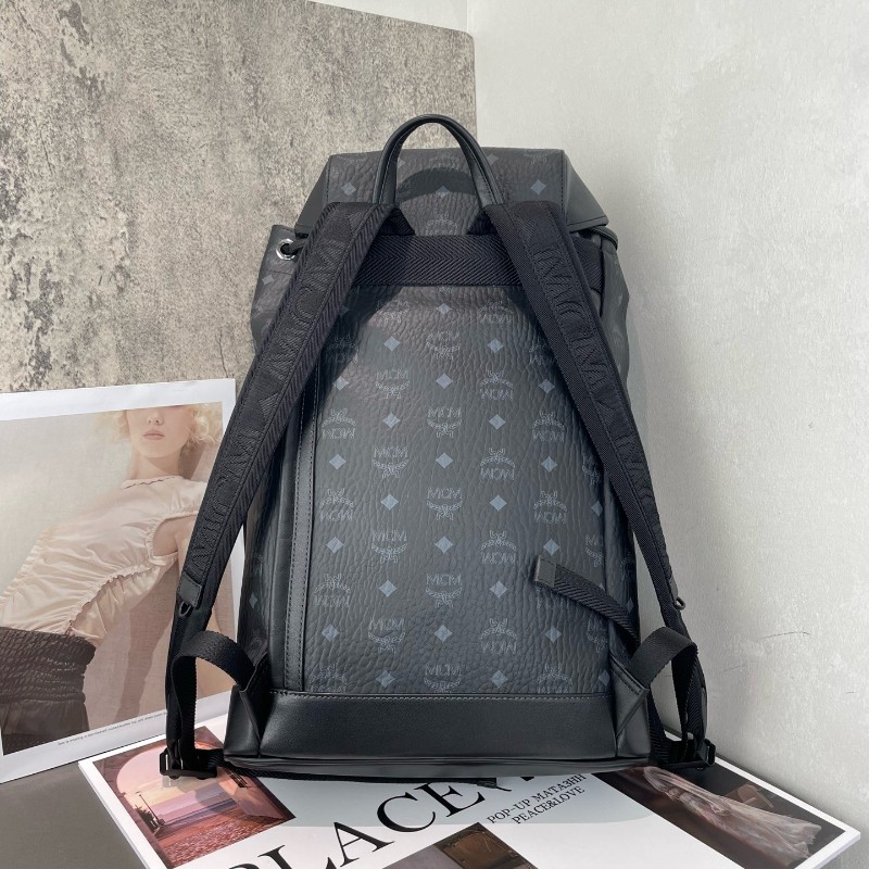 MCM Brandenburg Visetos 黑色雙肩包 老花滿印翻蓋抽繩束口 後背包 大號-1