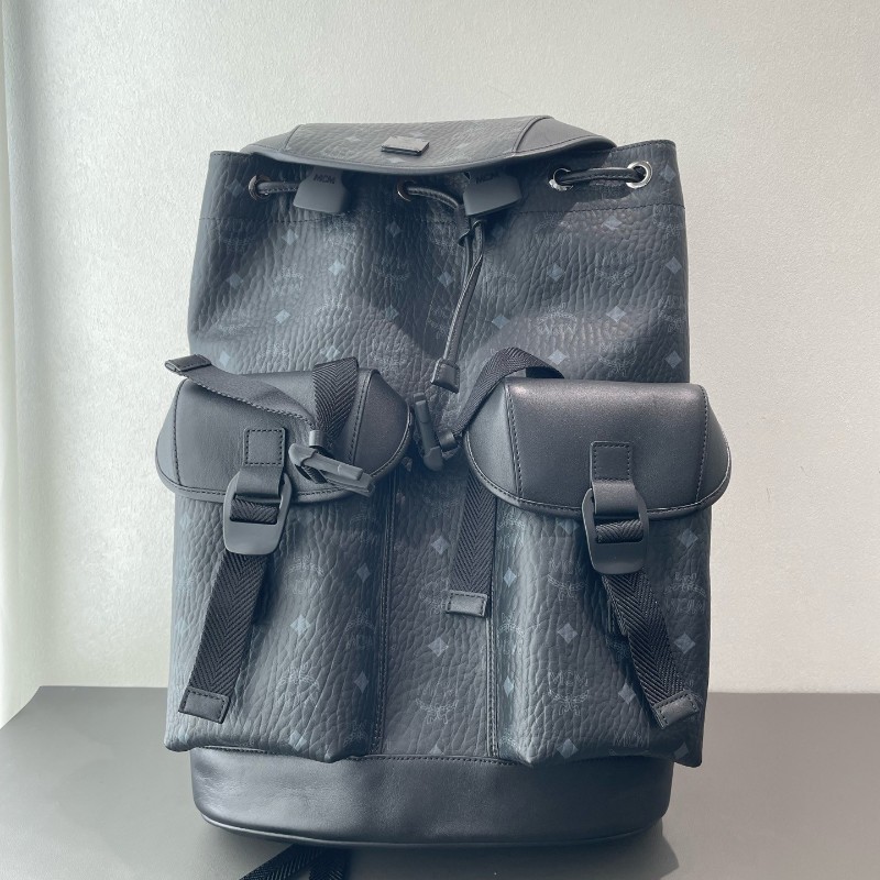 MCM Brandenburg Visetos 黑色雙肩包 老花滿印翻蓋抽繩束口 後背包 大號-4