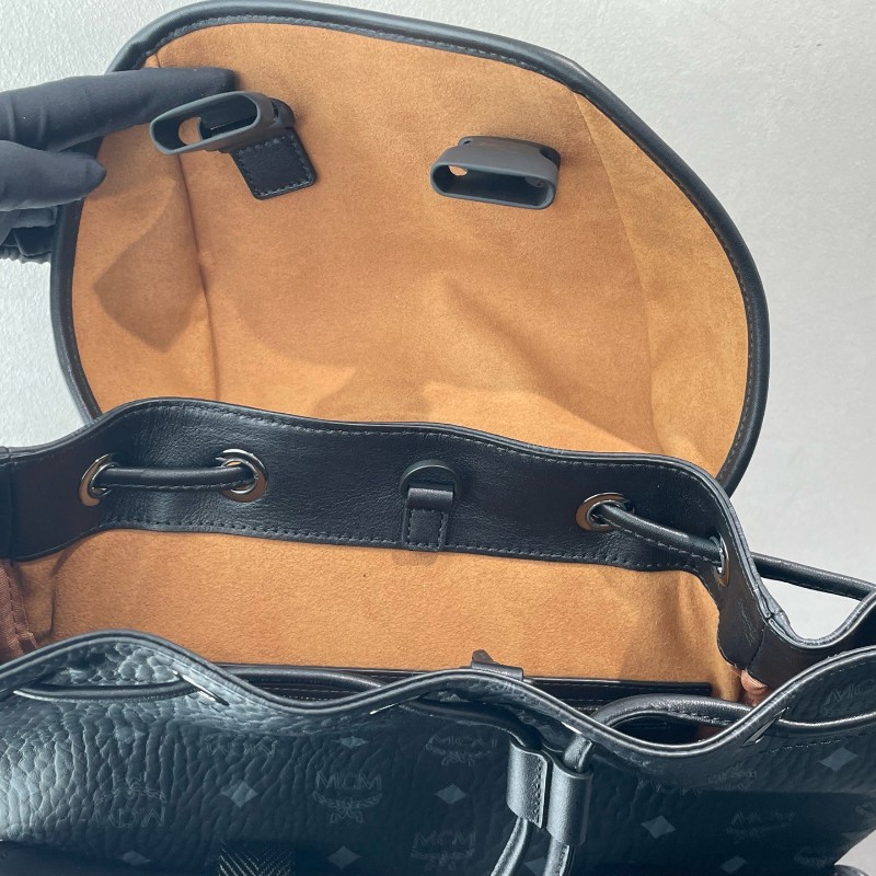 MCM Brandenburg Visetos 黑色雙肩包 老花滿印翻蓋抽繩束口 後背包 大號-23
