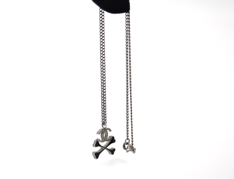 Chanel Vintage 03A 琺瑯黑色骷髏骨灰色CC項鏈-10