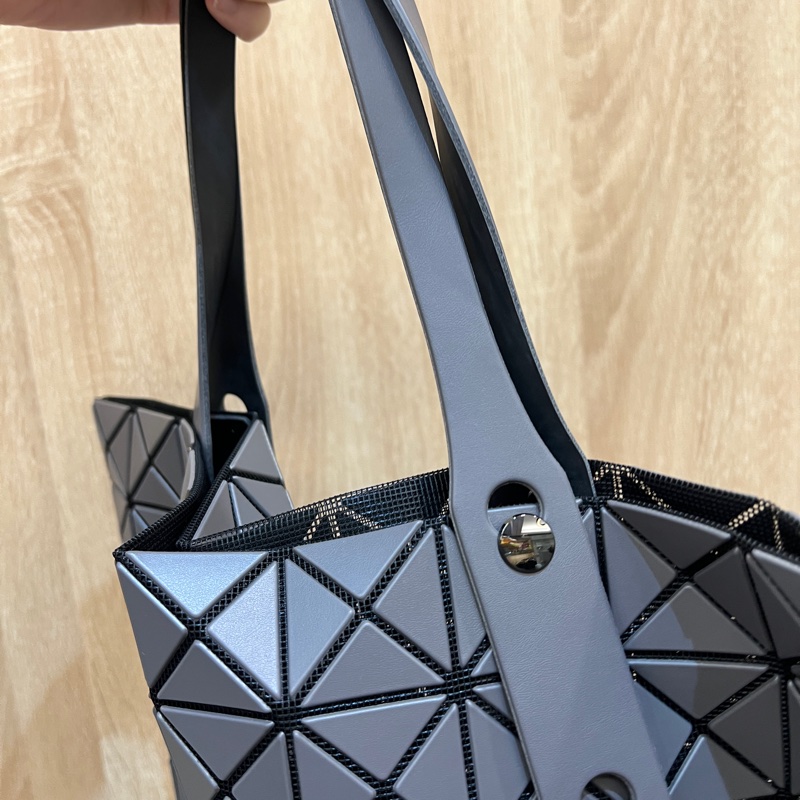 Issey Miyake 啞光灰塑料10x10手提肩背包-4