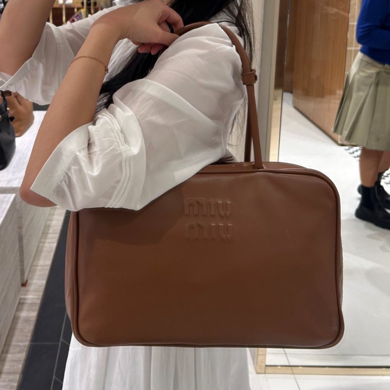 🎉新品好折扣✨Miu Miu 5BB117 大款小牛皮 Beau包 干邑色/焦糖色系-1