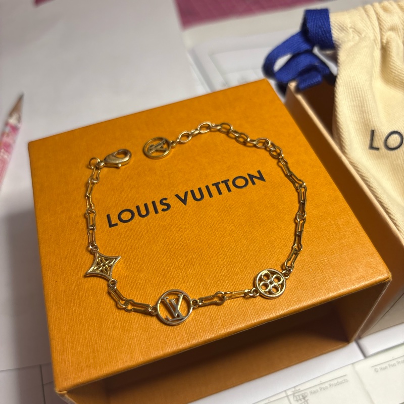 Louis Vuitton-0