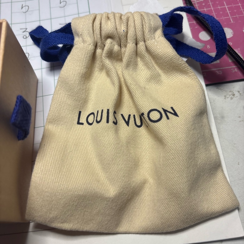 Louis Vuitton-11