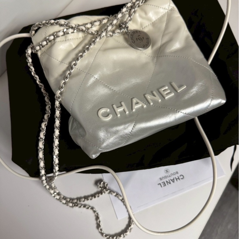 CHANEL 迷你22購物包 漸層銀色-1