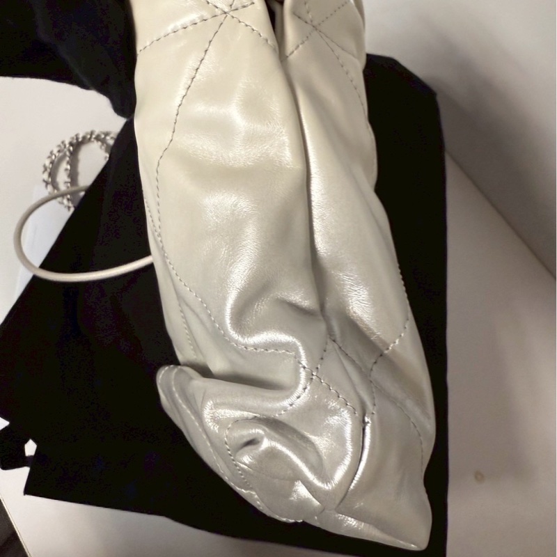 CHANEL 迷你22購物包 漸層銀色-7
