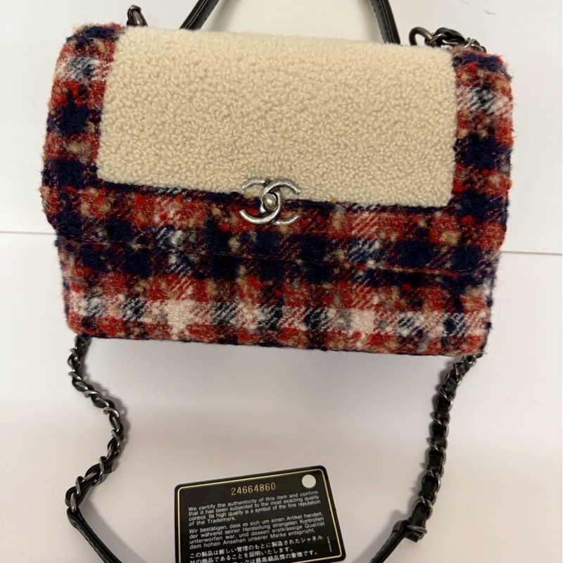 CHANEL 羊羔毛拼接格紋手提包-1
