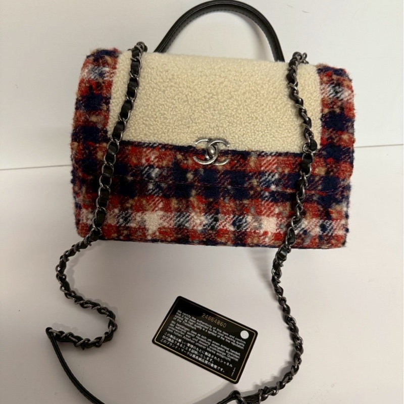 CHANEL 羊羔毛拼接格紋手提包-10