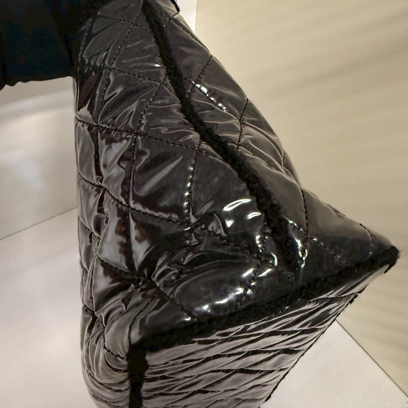 CHANEL 黑色漆皮購物包托特包-10