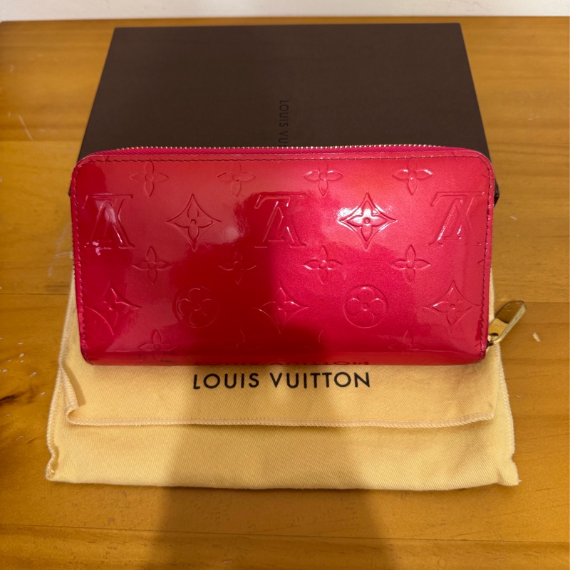 LV桃紅色漆皮長夾-1