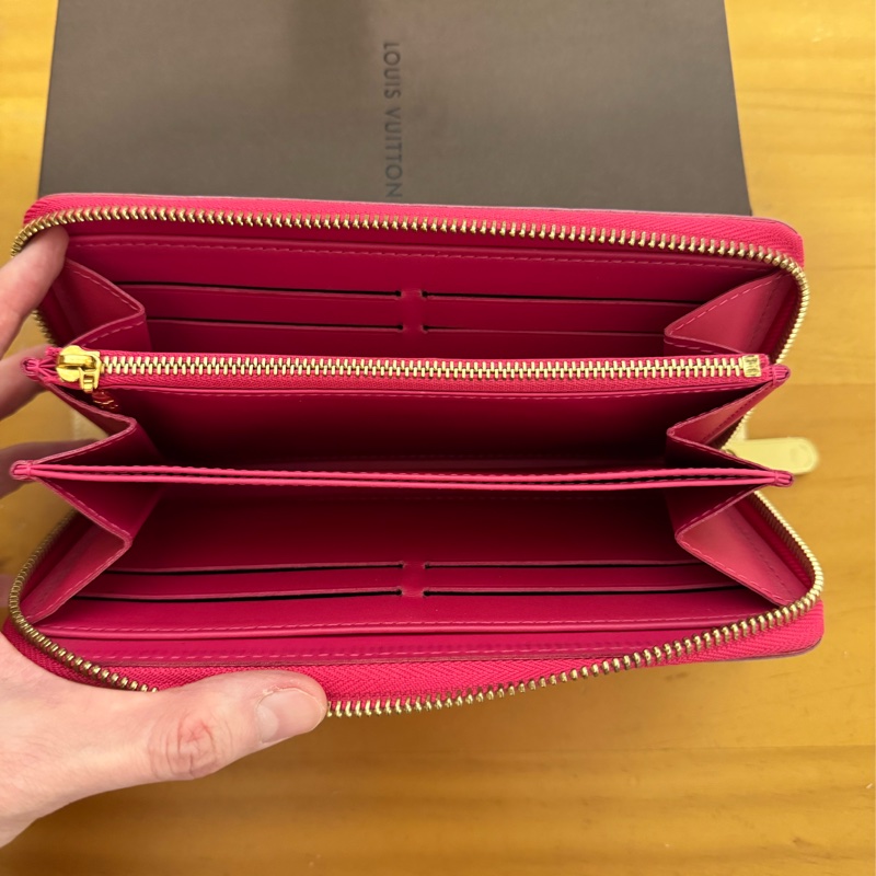 LV桃紅色漆皮長夾-2