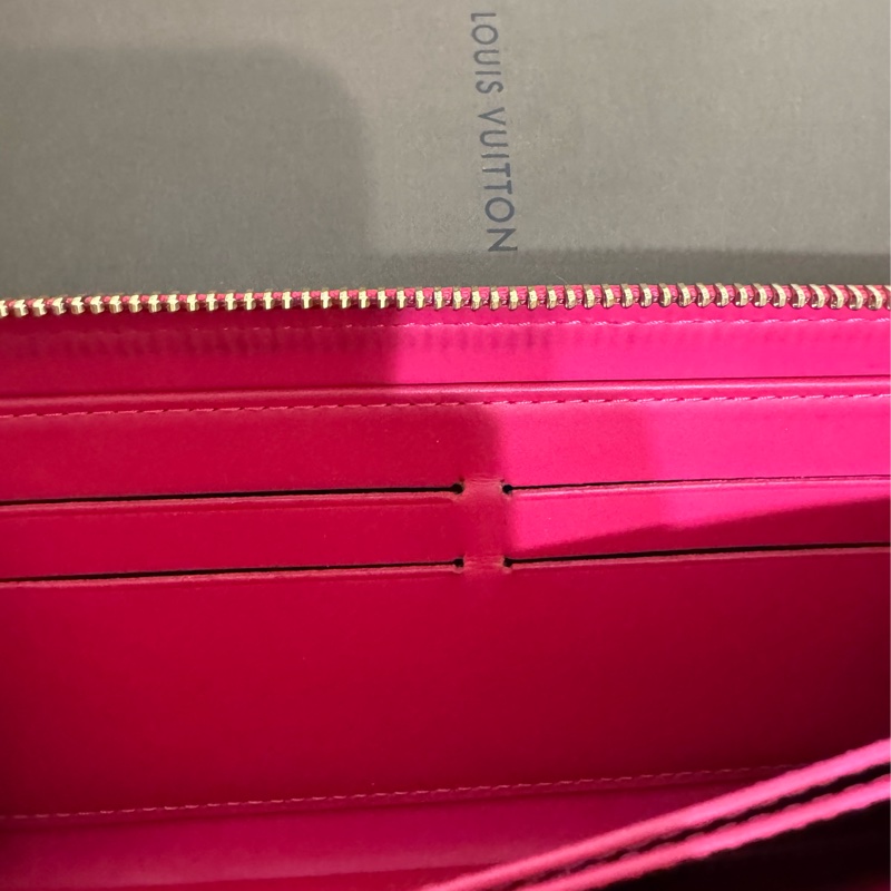 LV桃紅色漆皮長夾-4