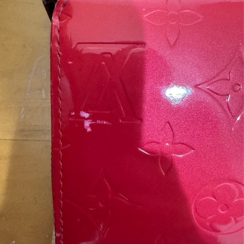 LV桃紅色漆皮長夾-11