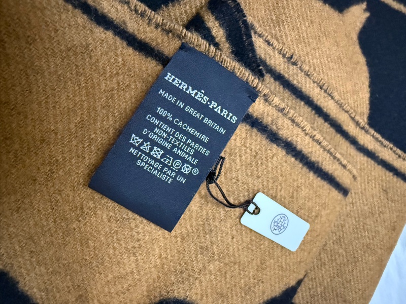 Hermes 100% Cashmere 雙面頸巾連盒-4
