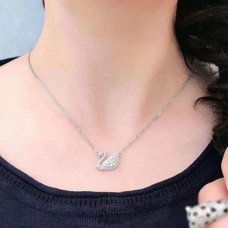 SWAROVSKI 施華洛世奇 璀璨水晶珍珠天鵝造型銀色項鍊-4