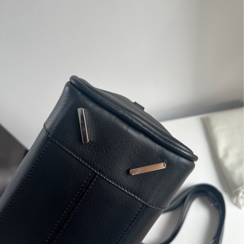 Loewe Amazona 黑色手提包 肩背斜背包 簡約高級百搭🖤-13
