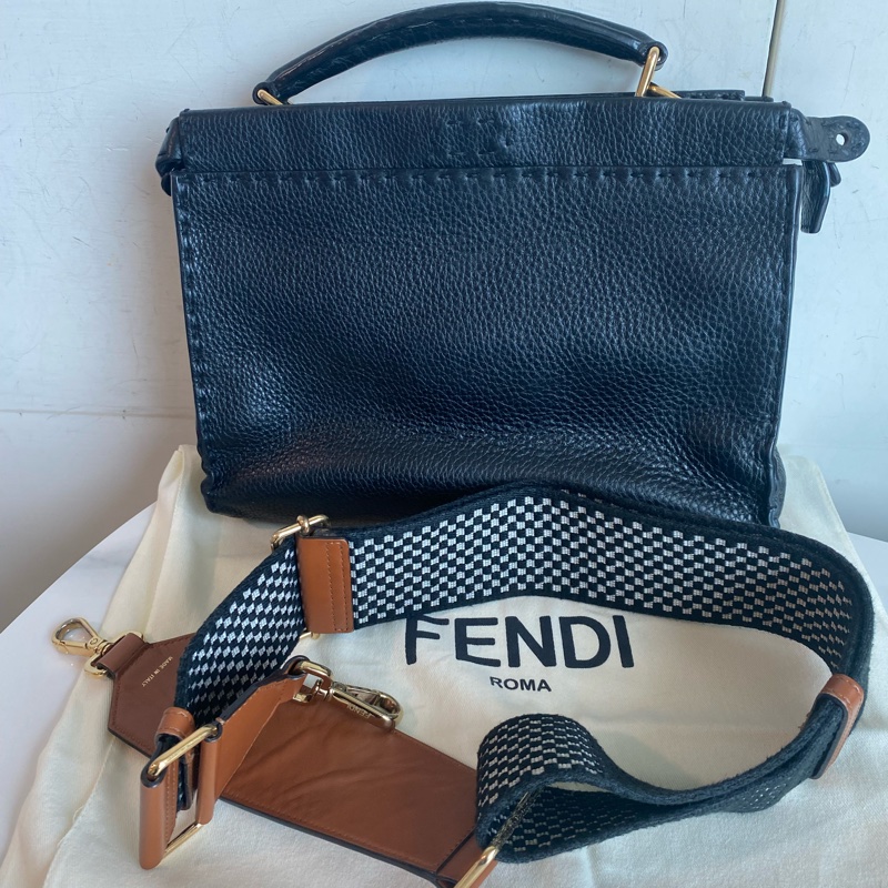 Fendi 黑金peekaboo小怪獸-1