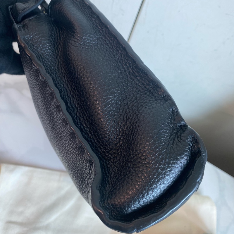 Fendi 黑金peekaboo小怪獸-12