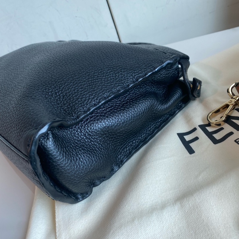 Fendi 黑金peekaboo小怪獸-13