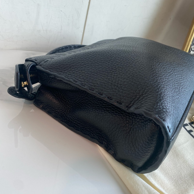 Fendi 黑金peekaboo小怪獸-14