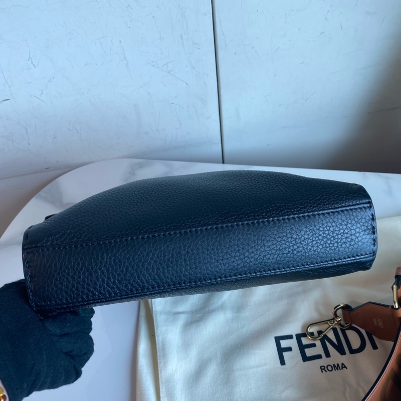Fendi 黑金peekaboo小怪獸-15