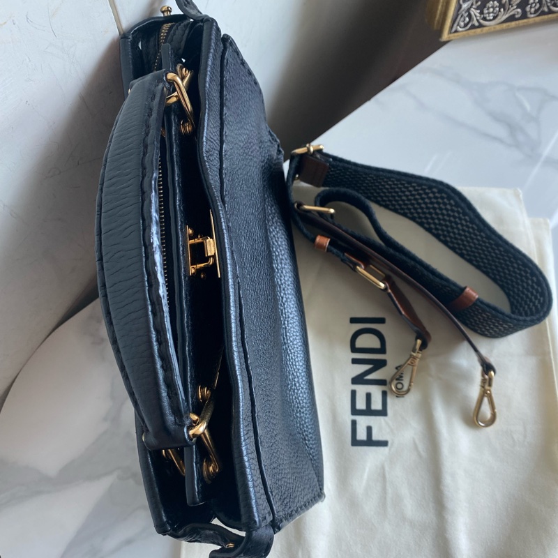 Fendi 黑金peekaboo小怪獸-16