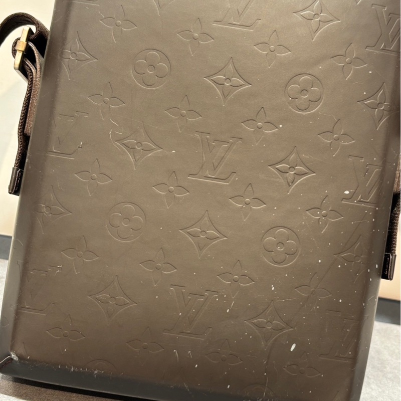 二手LV全皮咖啡巧克力壓紋斜背包M46520絕版品-2