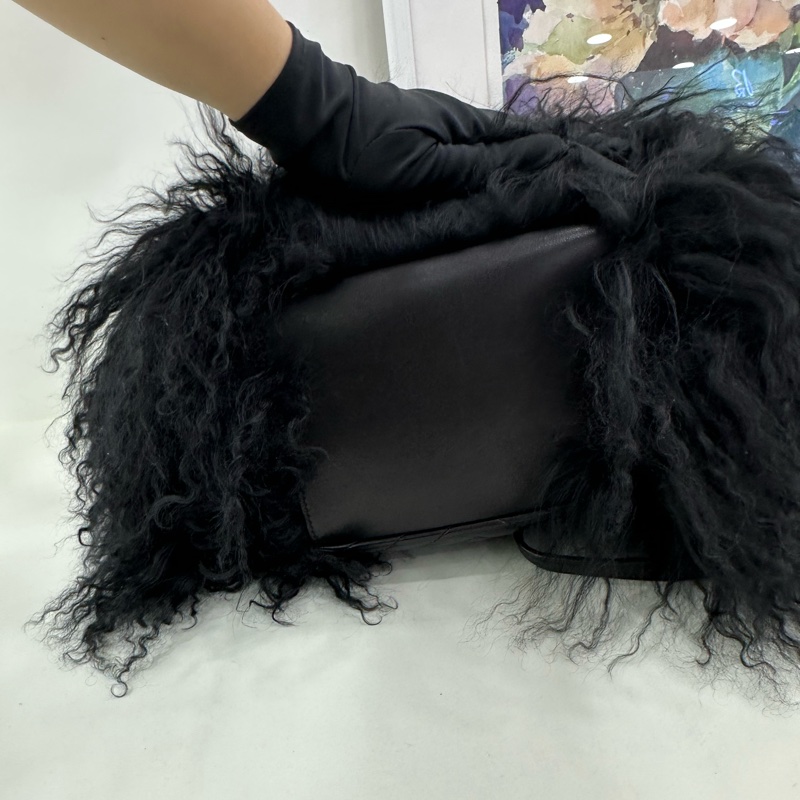 YSL 毛毛 雙肩包 黑色 太吸睛了,潮人必備。-5