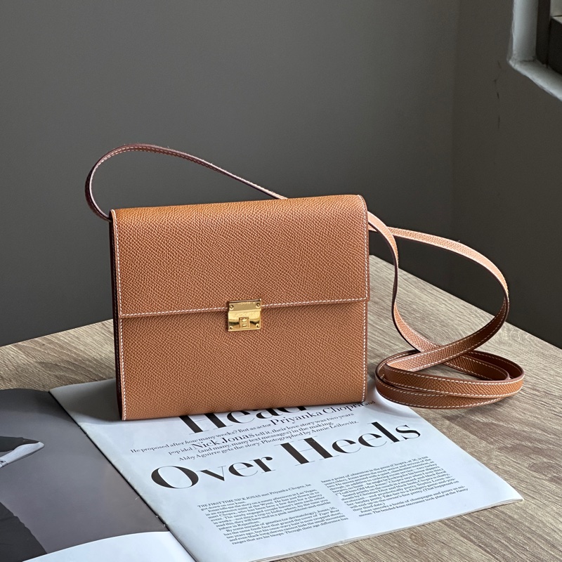 ˗ˏˋ 松阪梅也在背 º· 𓈒꙳ ˖ Hermès Clic16 37金棕Epsom牛皮 金釦 斜背包-0
