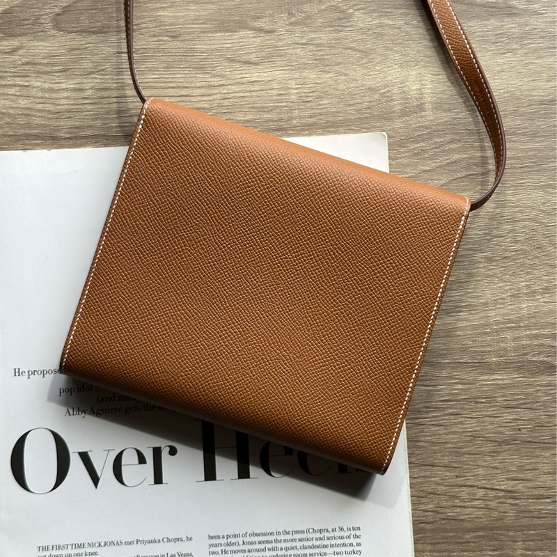 ˗ˏˋ 松阪梅也在背 º· 𓈒꙳ ˖ Hermès Clic16 37金棕Epsom牛皮 金釦 斜背包-3