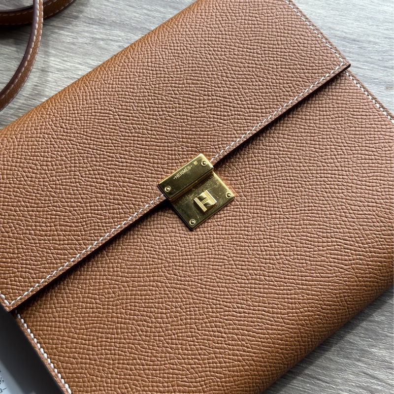 ˗ˏˋ 松阪梅也在背 º· 𓈒꙳ ˖ Hermès Clic16 37金棕Epsom牛皮 金釦 斜背包-9