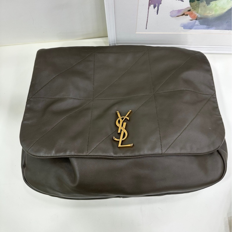 YSL JAMIE羊皮款卡其綠整個包型以經典復古做舊版的設計,打破元素,非常好看時髦 25*16*9-1