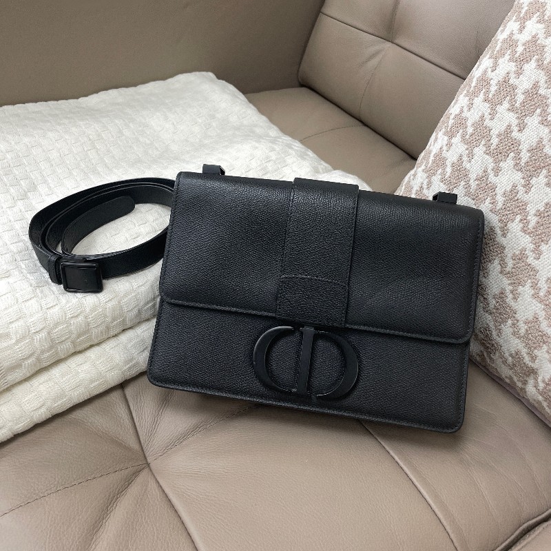Dior 黑牛皮30 Montaigne黑釦下蓋斜背包-0