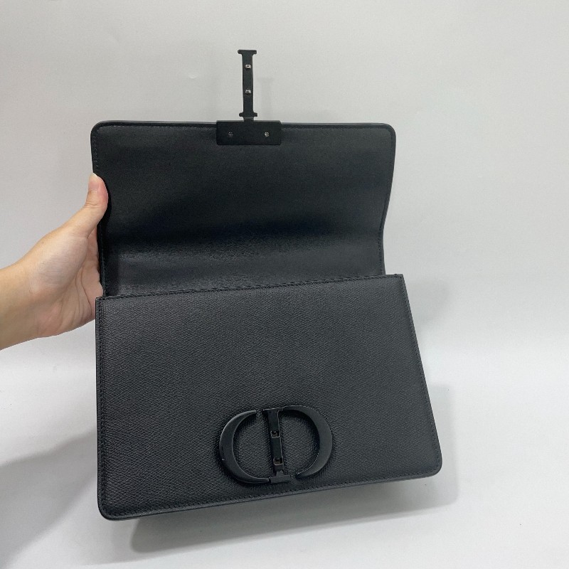 Dior 黑牛皮30 Montaigne黑釦下蓋斜背包-8